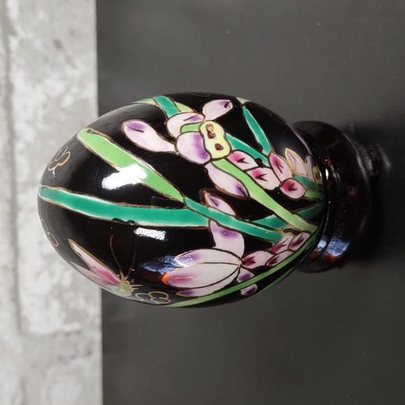 Set of 4 Hand Painted Porcelain Eggs - Picture 9 of 14